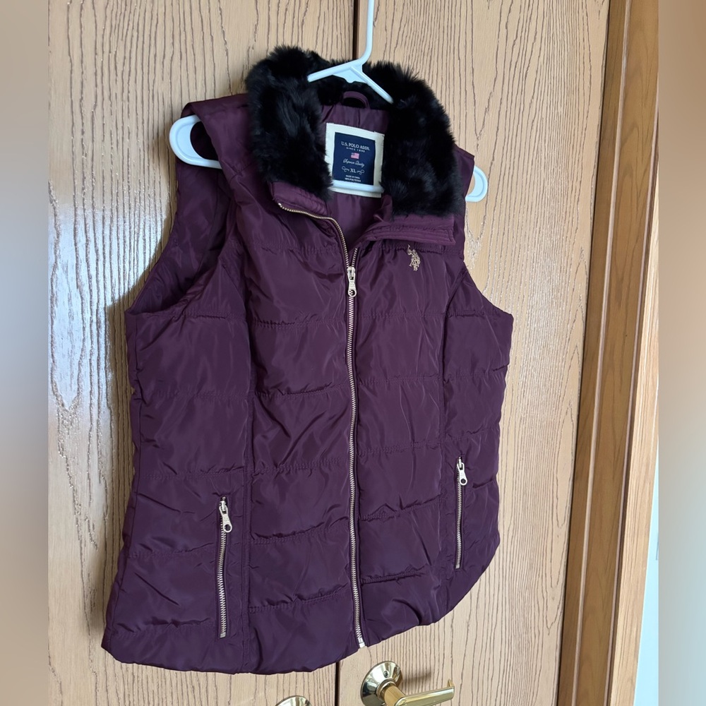 U.S. Polo Assn. Burgundy Puffer Vest with Black Faux Fur Collar, size XL